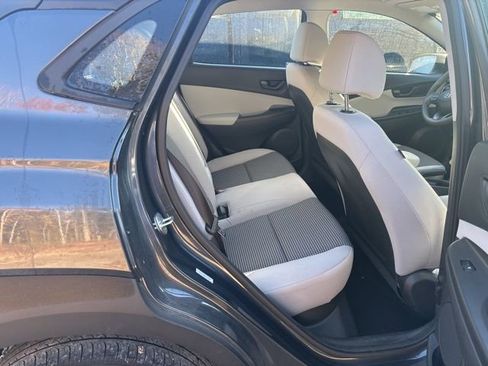 Used 2023 Hyundai Kona SE image 9