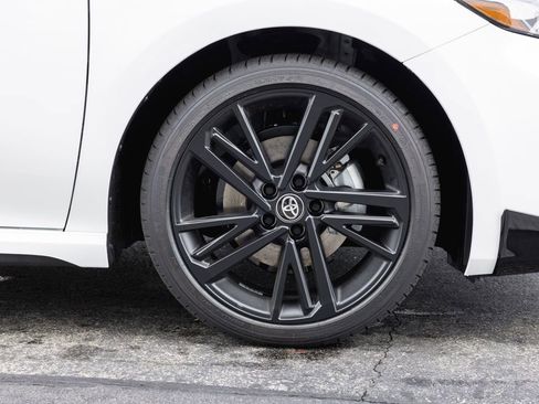 New 2026 Toyota Camry Hybrid FWD image 4