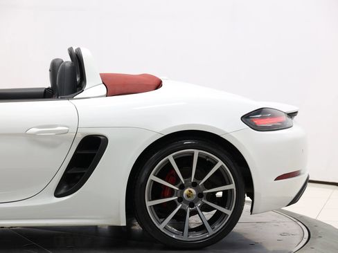 Used 2017 Porsche 718 Boxster S image 9