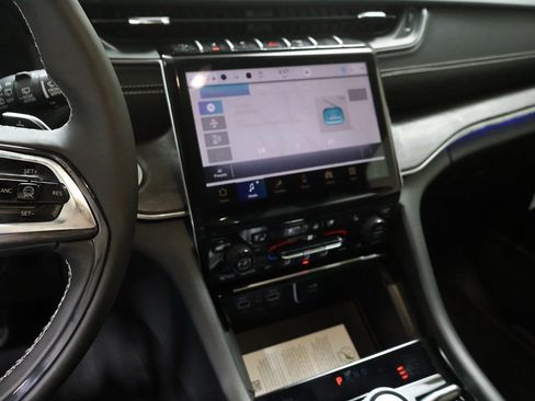 New 2025 Jeep Grand Cherokee L Overland w/ Advanced Protech Group III image 28