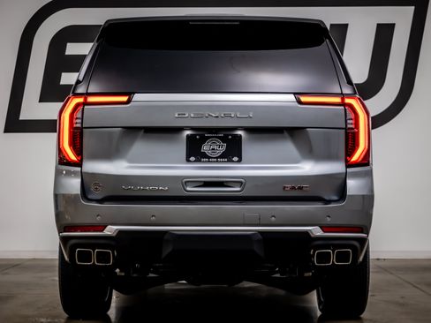 Used 2025 GMC Yukon Denali w/ Sun & Power Step Package RWD image 11
