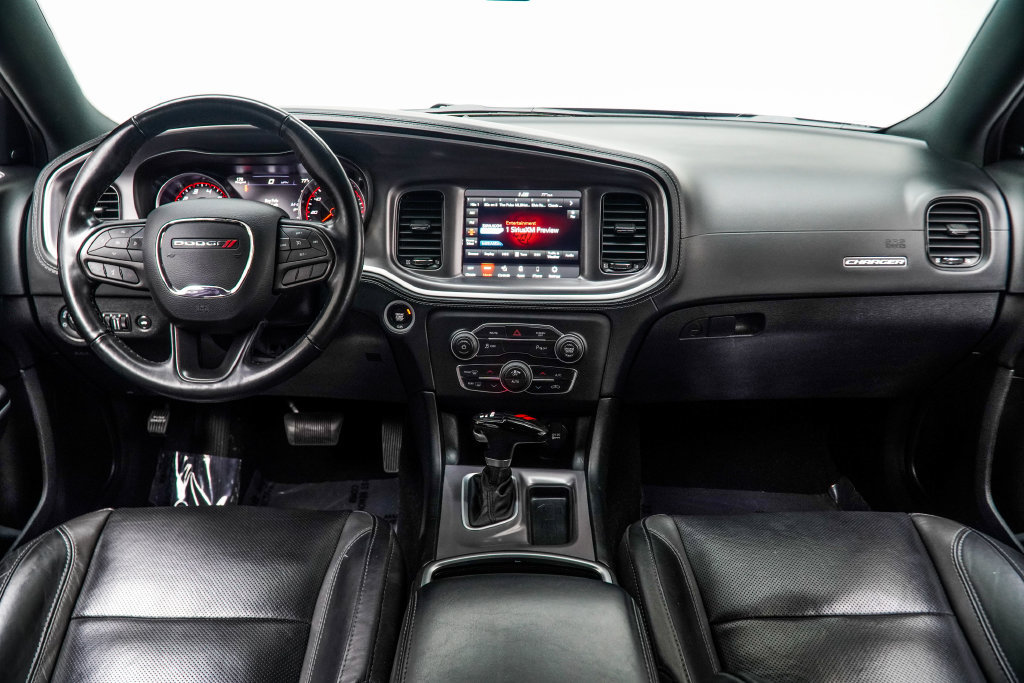 Used 2022 Dodge Charger SXT w/ Plus Group RWD image 5