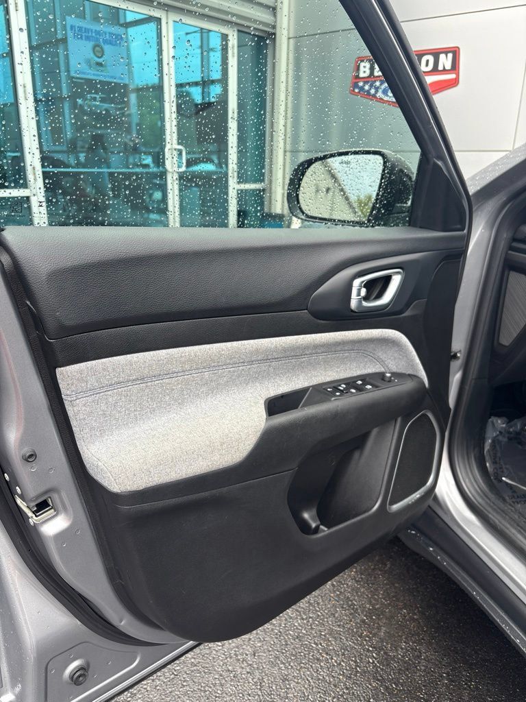Used 2024 Jeep Compass Latitude AWD/4WD image 22
