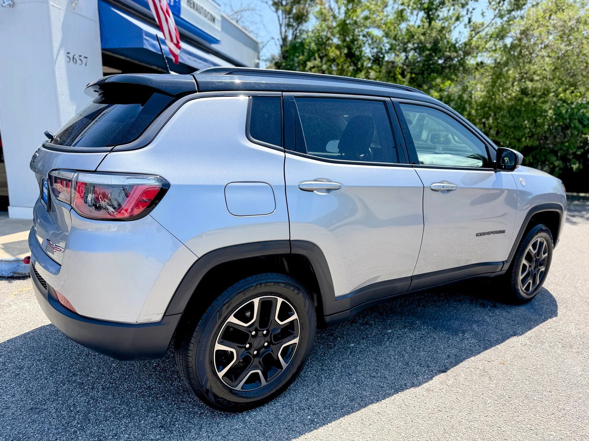 Used 2019 Jeep Compass Trailhawk w/ Cold Weather Group AWD/4WD image 11