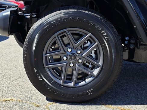 New 2026 Jeep Gladiator Sport image 9