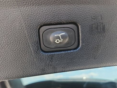 Used 2021 Ford Edge Titanium FWD image 23