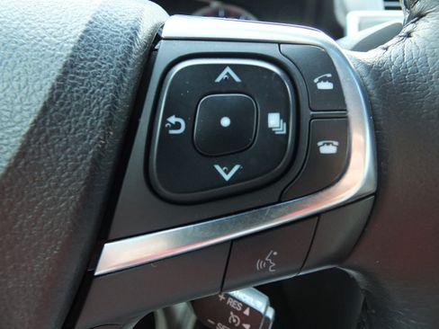 Used 2015 Toyota Camry SE FWD image 19