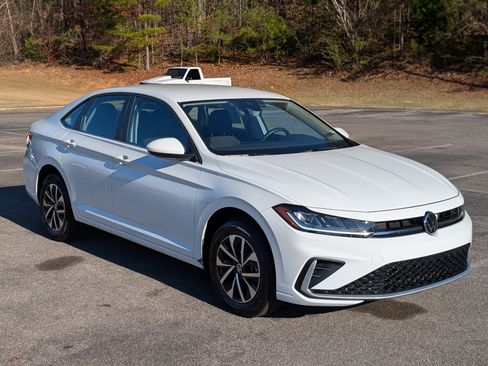 Used 2025 Volkswagen Jetta S image 11