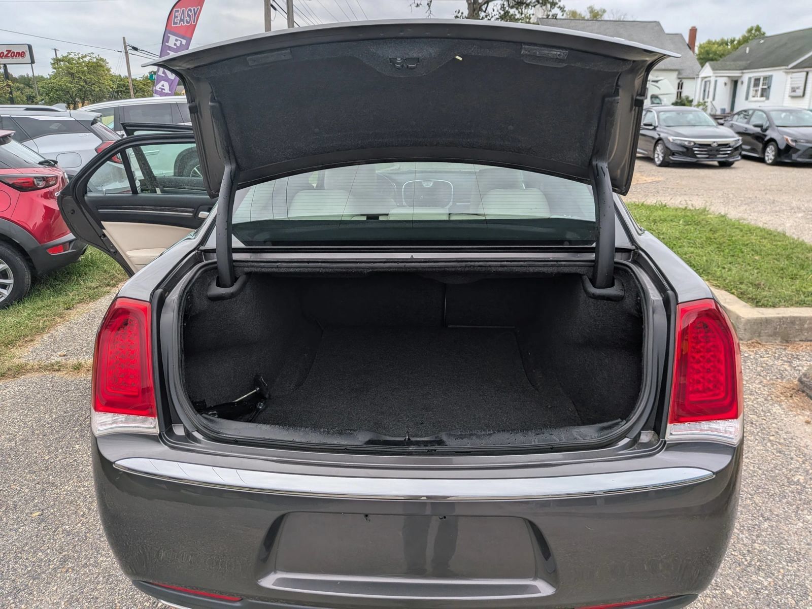 Used 2019 Chrysler 300 Limited RWD image 26