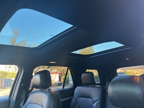 Used 2017 Ford Explorer XLT w/ Equipment Group 202A image 14