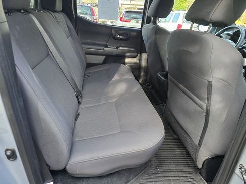 Used 2019 Toyota Tacoma TRD Off-Road w/ Technology Package image 14