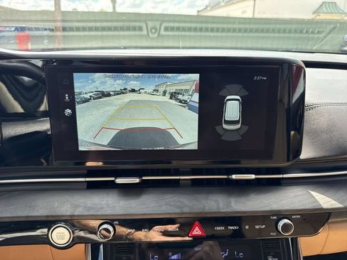Used 2024 Kia Carnival EX FWD image 17