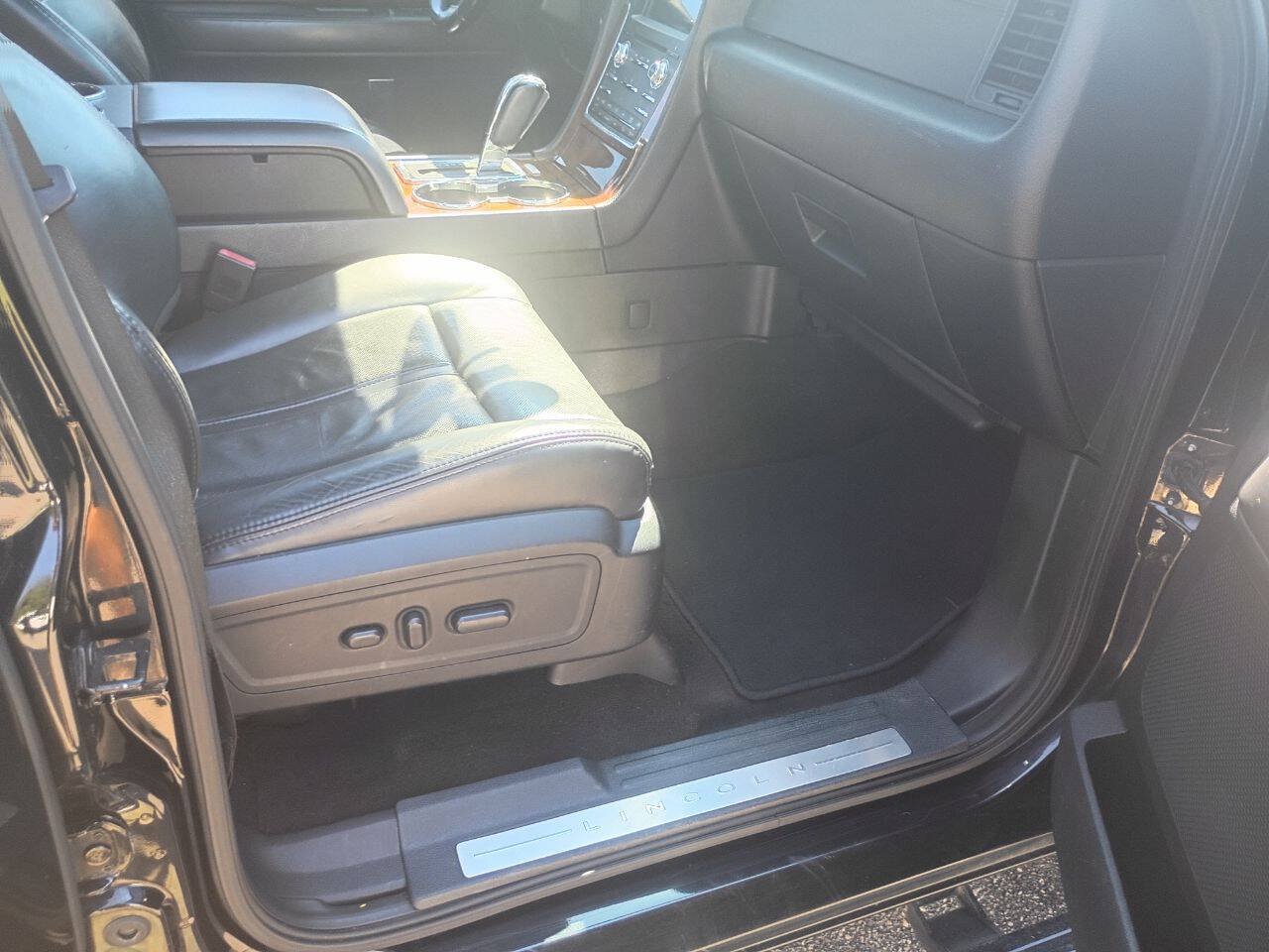 Used 2016 Lincoln Navigator L Select AWD/4WD image 14
