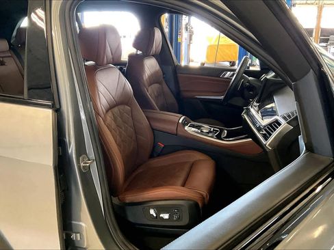 Used 2025 BMW X5 xDrive40i image 9