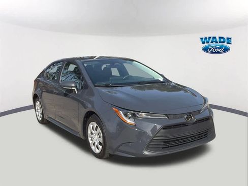 Used 2025 Toyota Corolla LE image 3