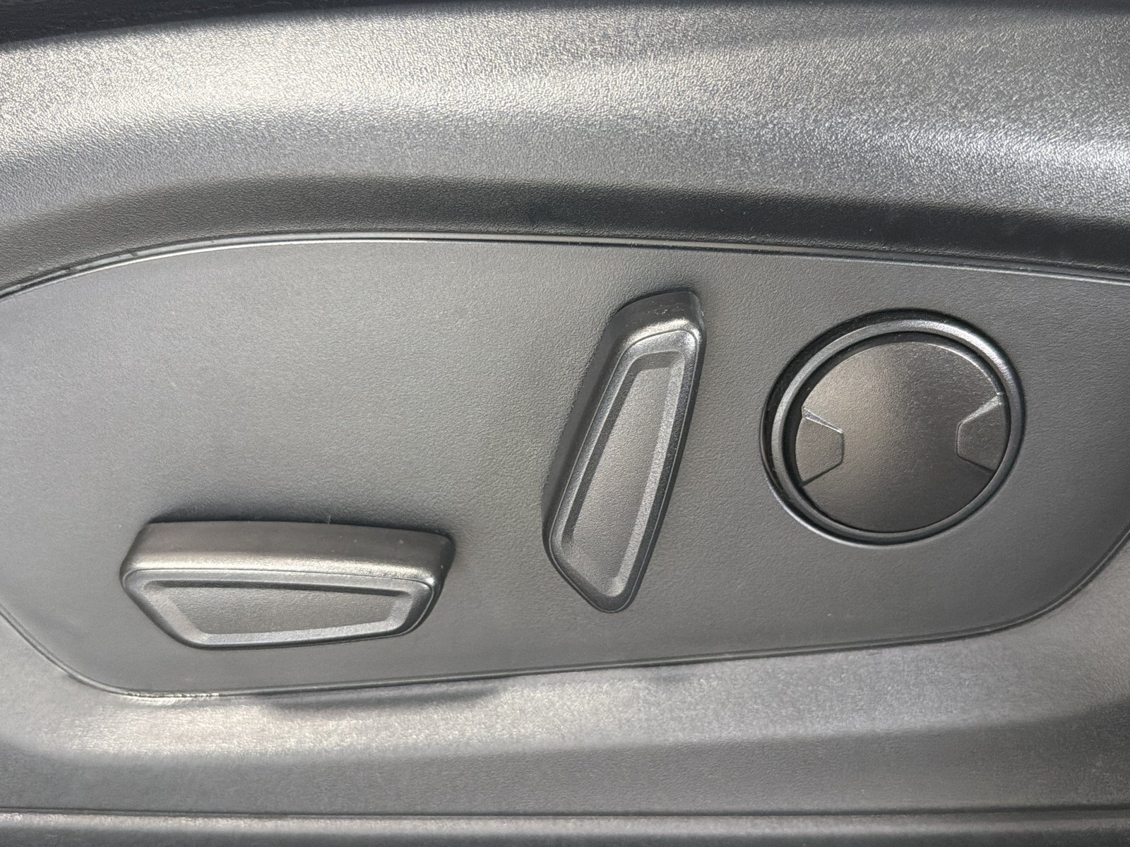 Used 2022 Ford Explorer ST-Line AWD/4WD image 14