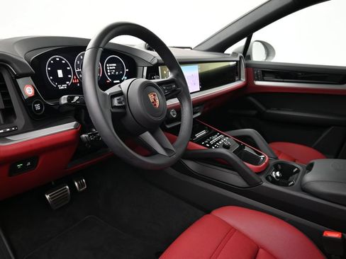 Certified 2026 Porsche Cayenne S AWD/4WD image 4