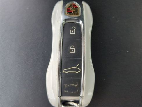 Used 2019 Porsche Panamera GTS image 31