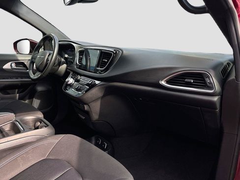 Used 2019 Chrysler Pacifica Touring Plus w/ S Appearance Package FWD image 33