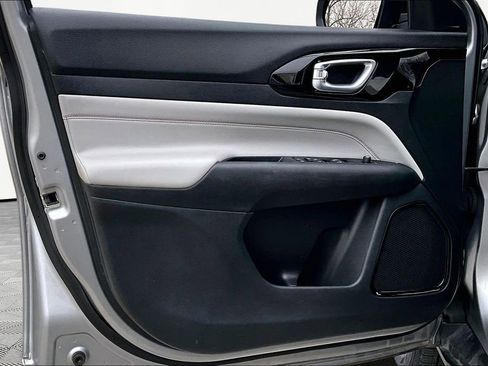 Used 2022 Jeep Compass Limited image 23