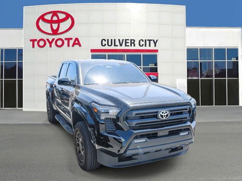 Used 2025 Toyota Tacoma SR5 AWD/4WD image 1