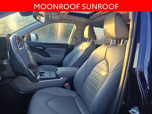 Used 2023 Toyota Highlander XLE FWD image 6