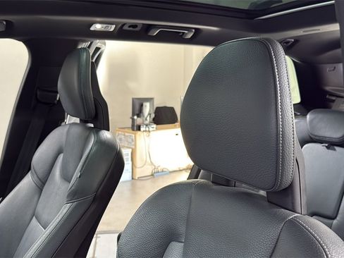 Used 2020 Volvo XC90 T6 Momentum w/ Protection Package Premier image 13