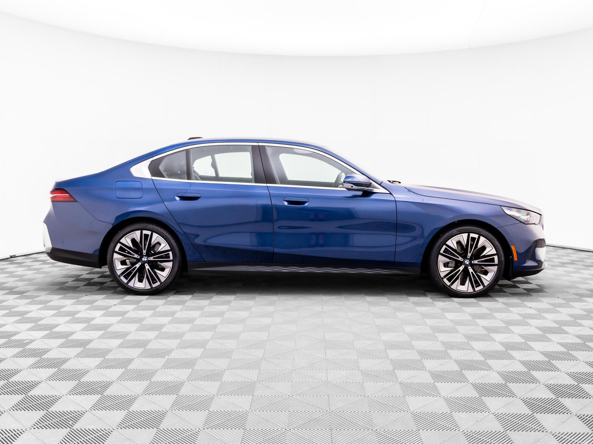 Certified 2026 BMW 540i xDrive AWD/4WD image 6