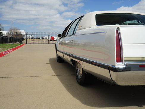 Used 1993 Cadillac Fleetwood Sedan image 29
