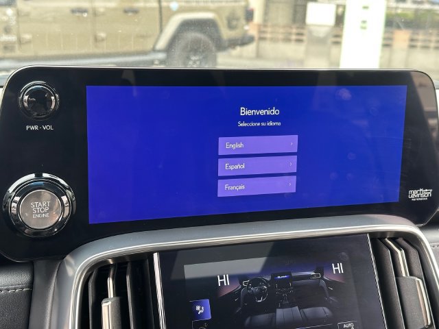 Used 2022 Lexus LX 600 4WD w/ Luxury Package image 26