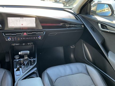 Used 2023 Kia Niro EX image 25