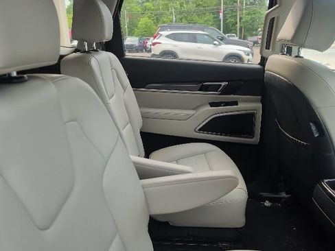 Used 2024 Kia Telluride S AWD/4WD image 4