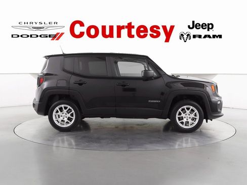 Certified 2023 Jeep Renegade Latitude image 4