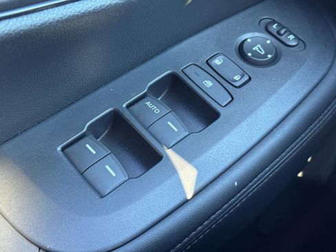 Certified 2025 Honda HR-V LX image 24