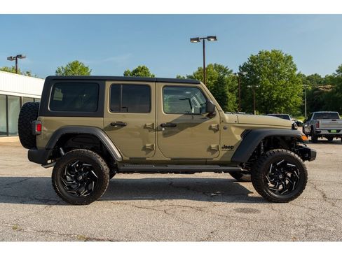 Used 2025 Jeep Wrangler Unlimited Sport AWD/4WD image 9