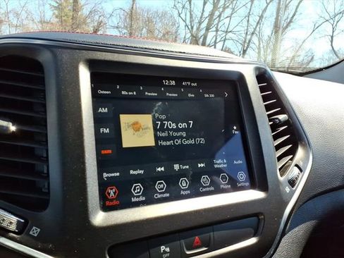 Used 2019 Jeep Cherokee Trailhawk w/ Cold Weather Group image 23