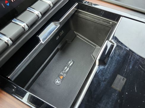 Used 2025 GMC Yukon Denali image 9