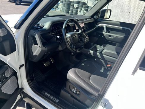 Used 2023 Land Rover Defender 130 X-Dynamic SE image 17