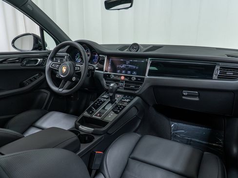 New 2026 Porsche Macan image 18