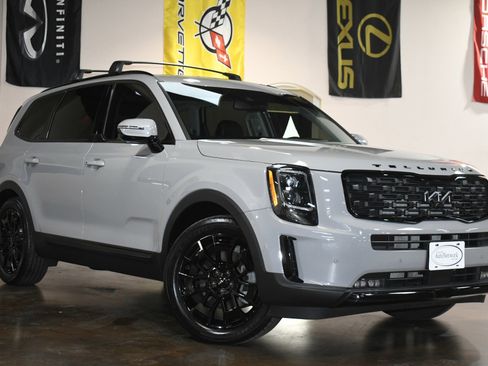 Used 2022 Kia Telluride SX w/ SX Prestige Package image 3