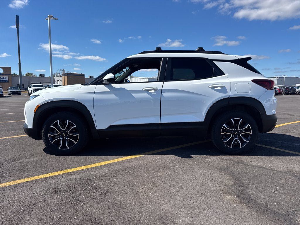 Used 2022 Chevrolet TrailBlazer ACTIV w/ Convenience Package FWD image 3
