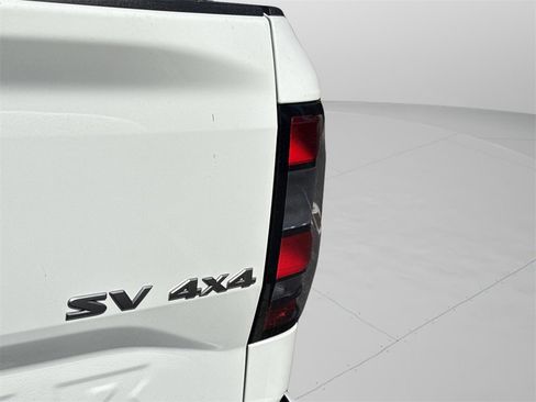 Used 2024 Nissan Frontier SV image 43