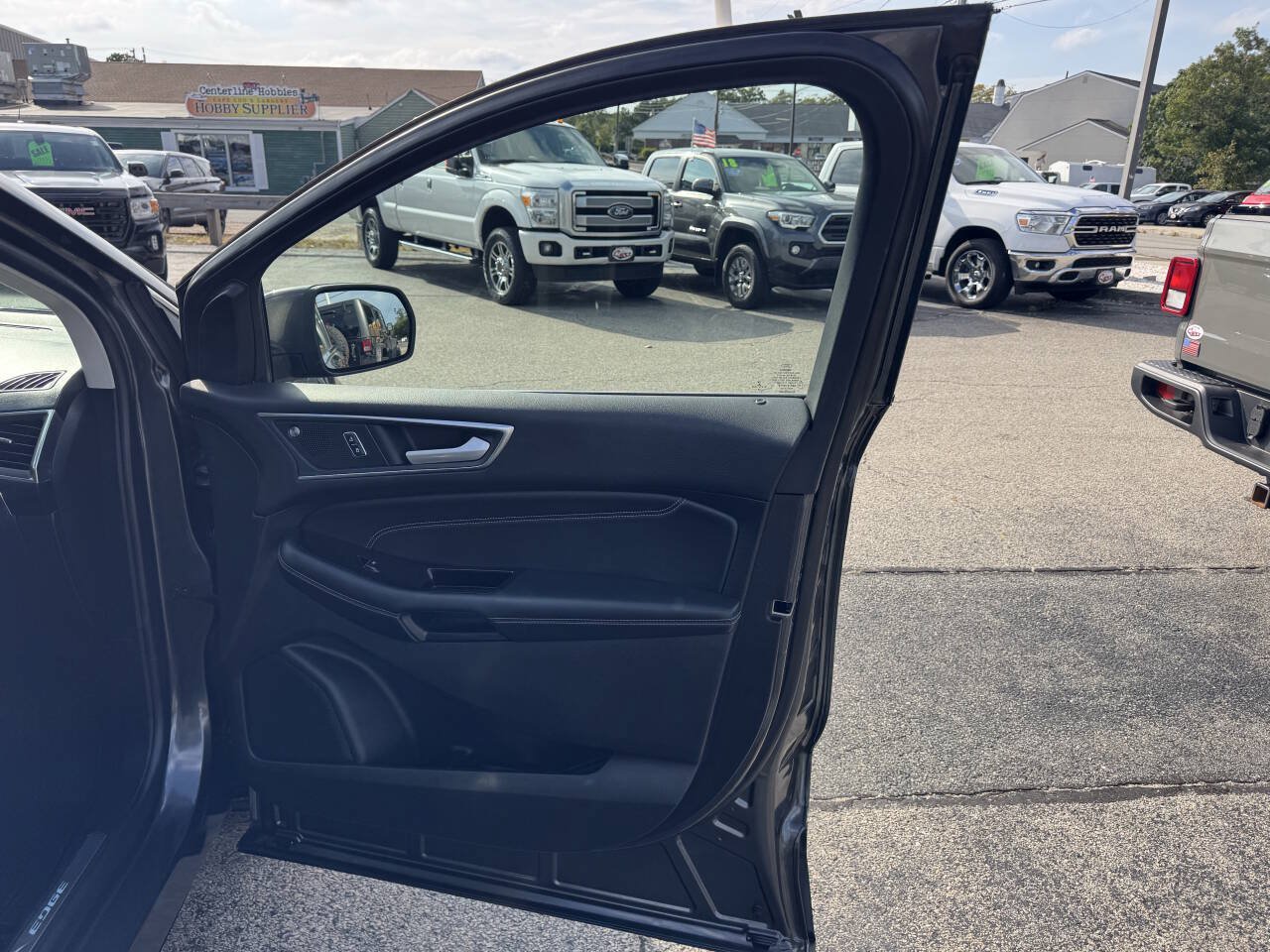 Used 2020 Ford Edge Titanium w/ Equipment Group 301A AWD/4WD image 38