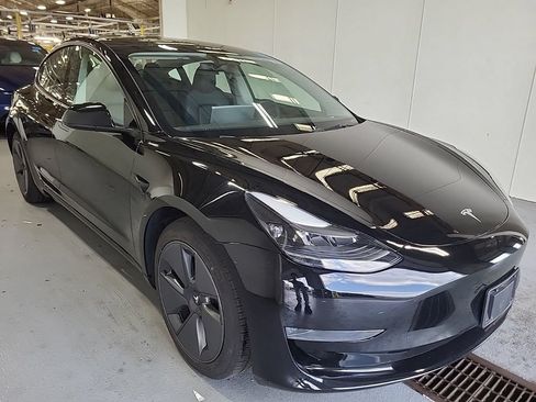 Used 2023 Tesla Model 3 Standard Range RWD image 3