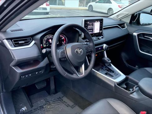 Used 2019 Toyota RAV4 Limited image 17