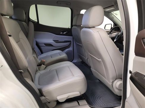 Used 2023 GMC Acadia SLT image 16