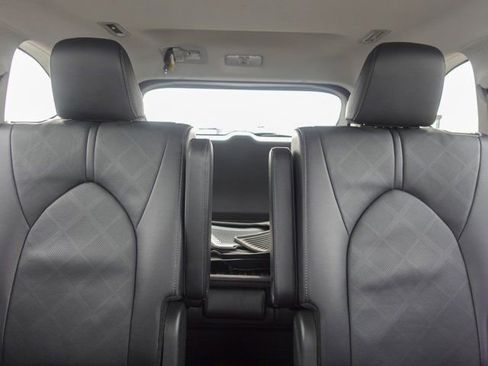 Used 2024 Toyota Highlander XLE image 16