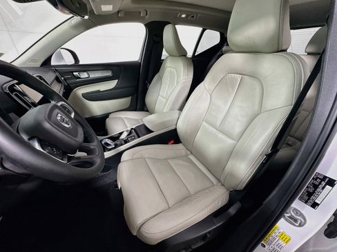 Used 2023 Volvo XC40 B5 Plus AWD/4WD image 15
