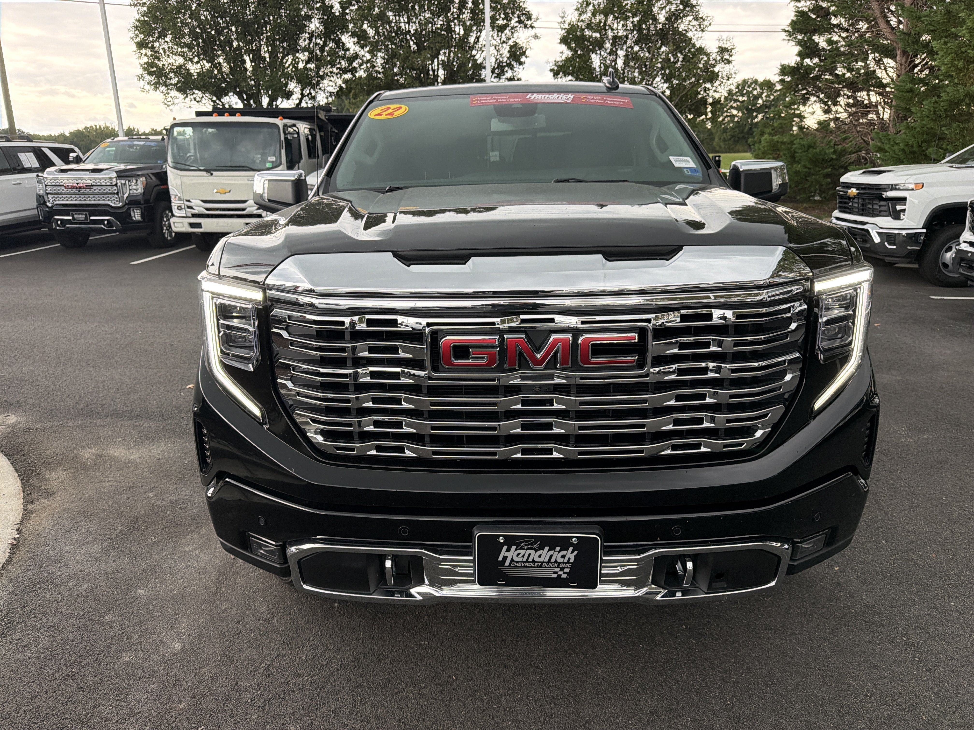 Used 2022 GMC Sierra 1500 Denali AWD/4WD image 3