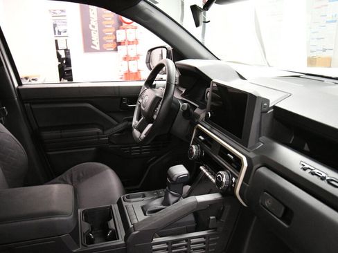 Used 2025 Toyota Tacoma SR image 24